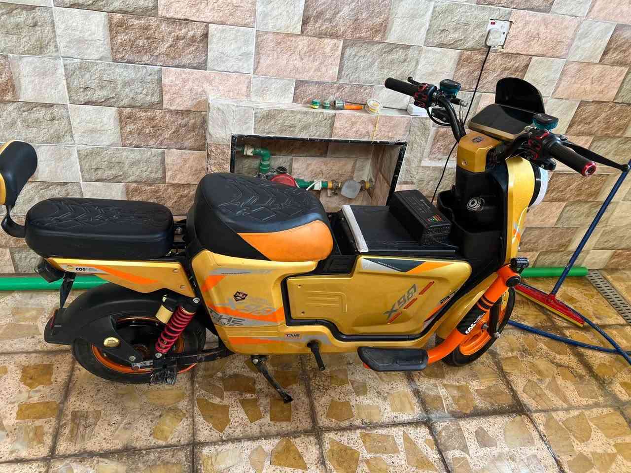 سلام عليكم 
X900
للبيع دراجه نضيفه بطارياته جدد 
بيه فقط الشاشه صاير بيه خلل بلفيشه 
مالته فقط 
السعر 500 وبيه مجال 
*********** 
العنوان بصره شط العرب
