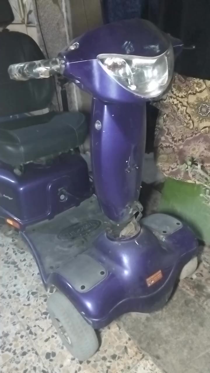 سياره مال معوقين نقصها ويلكب وتاير ونقص بطاريات لان متروكه صارلها سنه وسياره يابانيه اصليه اكسل قفلها ١٢٥ العنوان بغداد الشعب للاستفسار ***********
