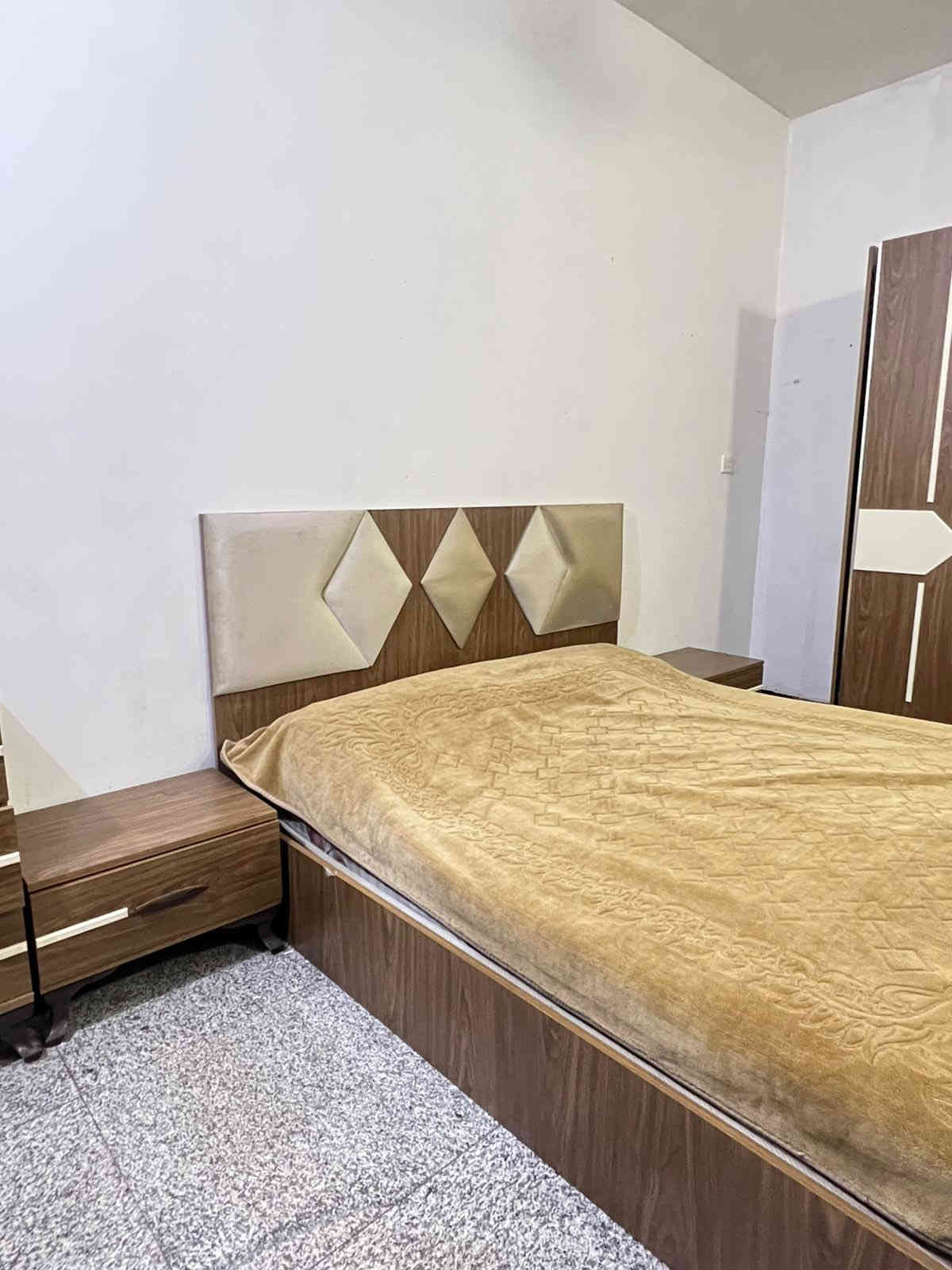 غرفة تركيه ٥ قطع للبيع بحاله جيده جدا   ٤٠٠ الف
