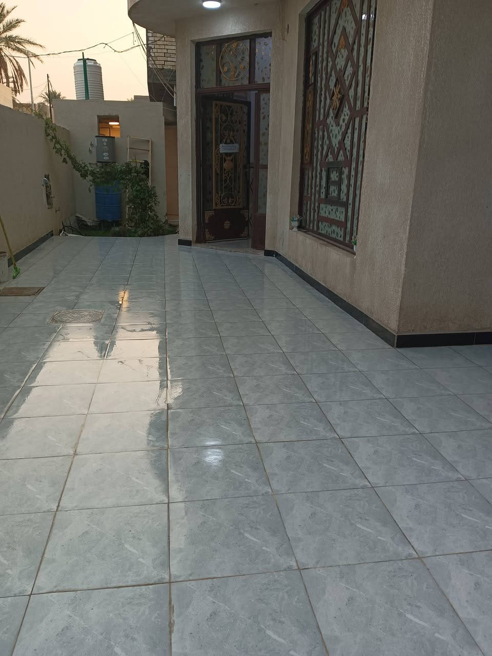 السلام عليكم دار 200م حي الاسرى الزراعي الشارع الاول خدمات كاملة ماء مجاري كهرباء  مولد شارع الاتصال ***********
