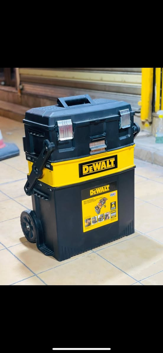 حقيبة ديولت 3 طوابق 
سعه 88 لتر
كديد غير مستعمل
للاستسفار خاص او واتساب
***********
