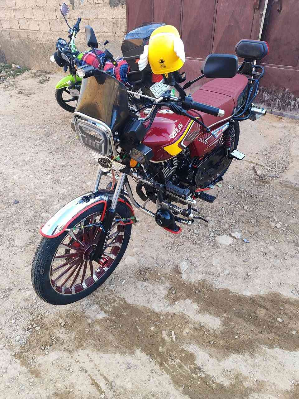 السلام عليكم دراجة سولنك 25 للبيع ويرهم مراوس حسب القناعة اوراق بصمان سويجات كلهة كاملة دراجة جديدة استخدام قليل مفولة كماليات مكاني القائم حصيبة ***********
