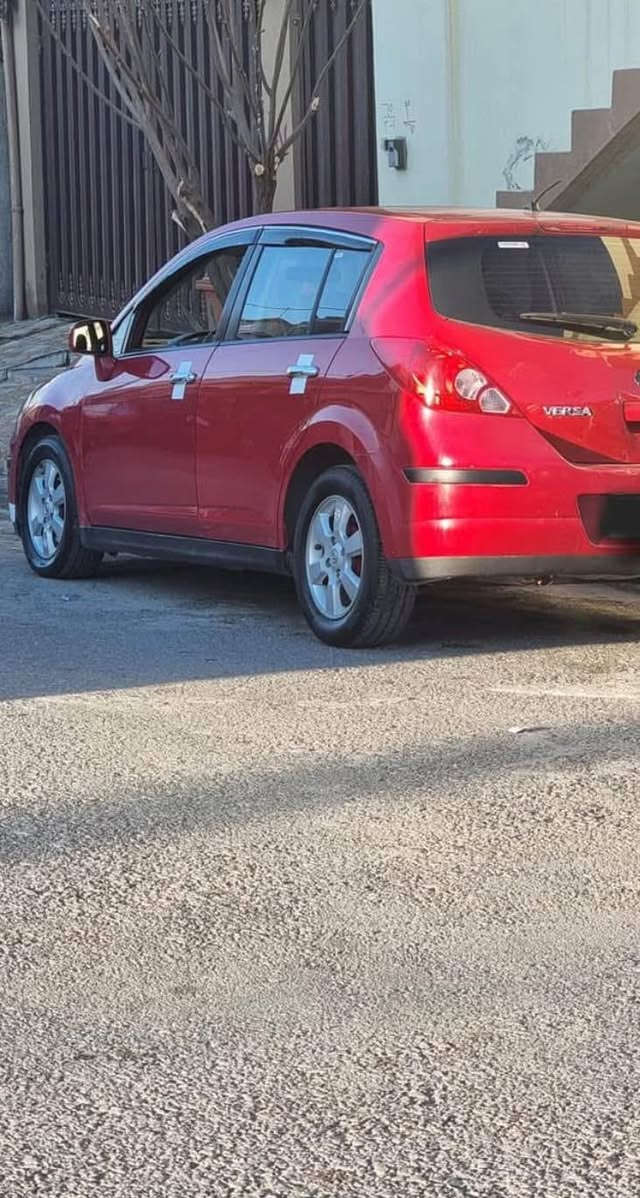 نیسان ڤێرسا
 ٢٠٠٧
واجيهه اصلى 
گێر تۆماتیک
مەکینە٢٠
شاشە ئایپات
کامێرا
تەحدید سورعە
١٤٢ میل رۆیشتەوە 
کارەبایی کامل مەزبوت
٤ پارچە نيو سبوغ
تازە توند کرایتەوە هیچ مەسرەفی تێدا نییە
مشتەری نامە بنێرە لەخزمەتم  
ژماره ى موبايل ***********ڤايبه ر وه تس ئاپ
شه قلاوه كويسينجاك, أربيل
