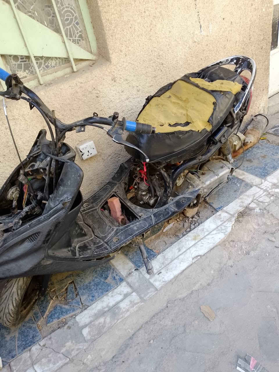 سلام عليكم دراجه ماكس قجمه دراجه كوم حديد بس محرك كلشي مابي نقص باتري وهندر كفرات موجوده السعر 150 قفل مكاني بغداد حي الجامعه وافق ادمن 
***********
