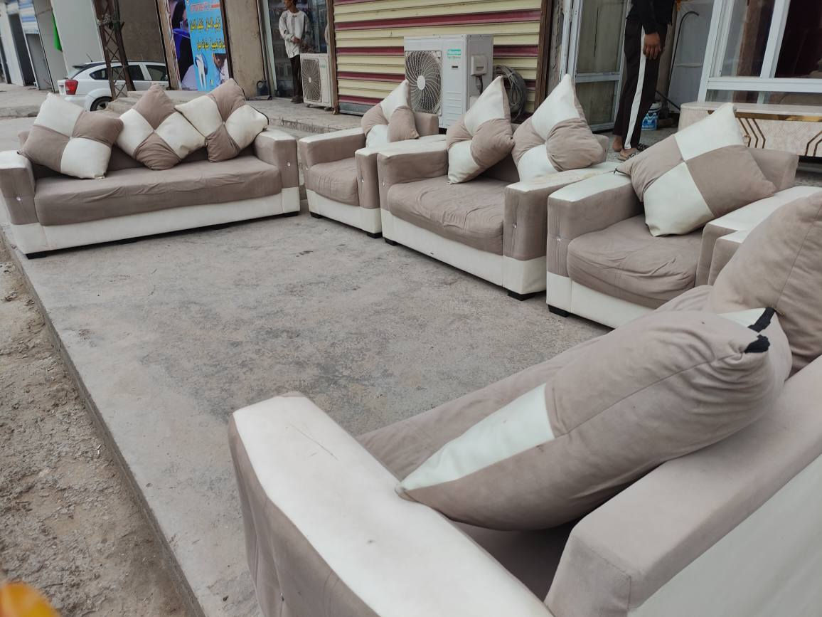 تخم بالة تركي هيكل كلش قوي قماش نضيف فقط سفنج شوي نازل السعر، ٢٢٥ ،،، عنوان حلة نادر ٣ مقابيل المركز الصحي معرض احمد العنزي لاثاث المنزلي واتساب ***********  بيع وشراء اثاث المنزلي شعدك اثاث دزهن خاص
