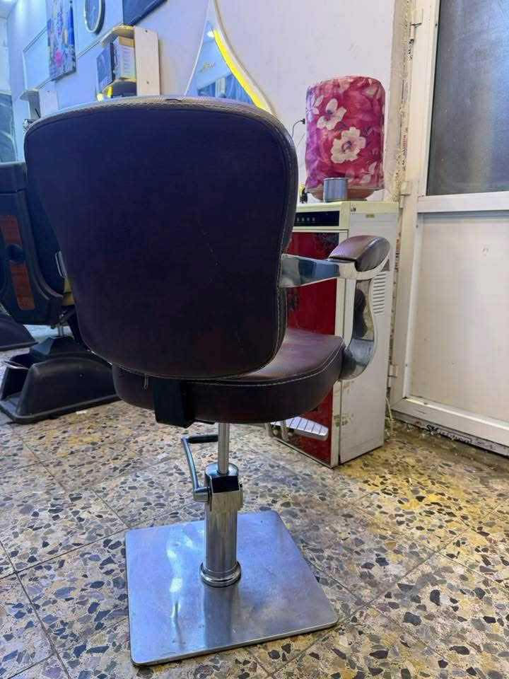 سلام عليكم هاذه الكرسي للبيع ب70 وبي مجال بسيط للشراي هاذه رقمي وتواصل ويايه ***********
