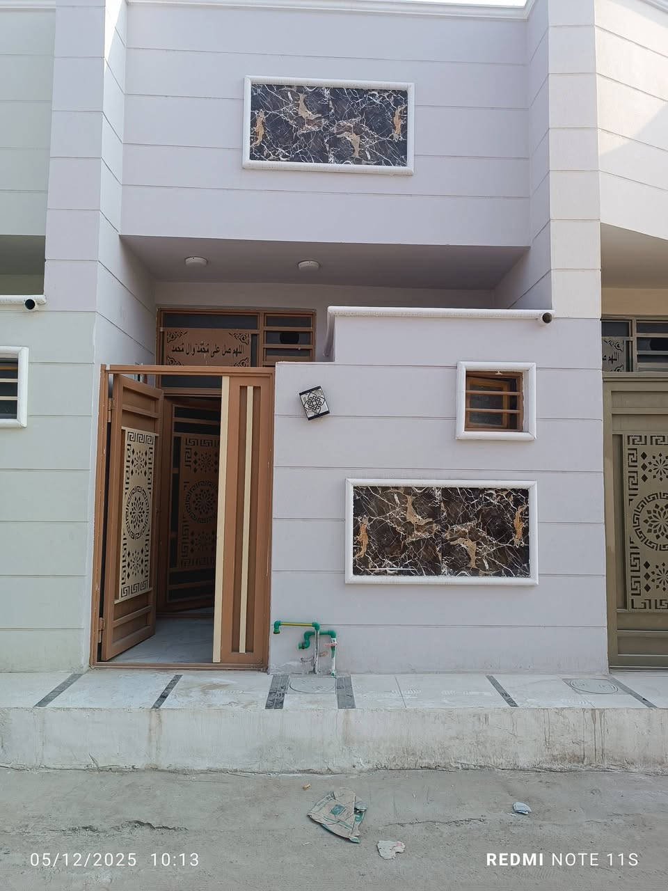 سلام عليكم  ارخص منطقه بكربلاء 
دور للبيع كربلاء مجمع الابداع السكني 
متوفر 50 متر طابق واحد وطابق ونص 
متوفر 71 متر طابق واحد وركن هم موجود 
متوفر 75 متر طابق واحد وطابق ونص 
متوفر 100متر طابق واحد وطابقين 
وكلهن جدد ما مسكونات تستلم مفتاح 
خدمات ماء/ مجاري/ كهرباء/ تبليط/كله متوفر 
طابو زراعي سند 25 قرار محكمة المكاتبه مباشره وايه صاحب الگاع للاستفسار خاص او اتصال 
***********/💯/***********
