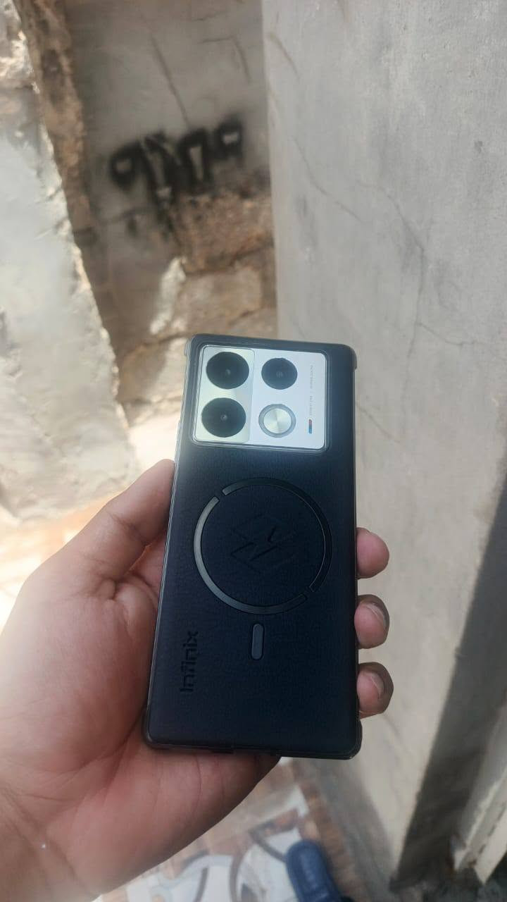 جهاز انفنكس نوت 40 برو
استعمال قليل 
الجهاز نظيف ومرتب وحلو 
كفالة الجهاز من كل شيء من شخطة وطخة كفالة من صيانة وتصليح ... كامل الجهاز 
ويا ملحقات شركة كارتون
مكاني ديوانية ..متوفر توصيل مجاني 
سعره 250 الف وبي مجال للشراي الصدك
ما متواجد فيس 
فقط على الرقم *********** باقي تفاصيل 
Jassim Ahmed

