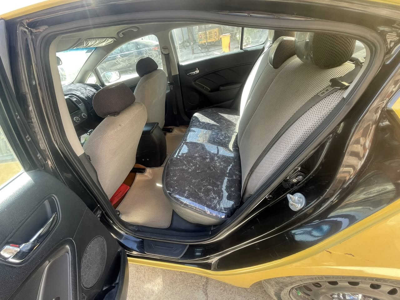 السلام عليكم شباب فورتي للبيع 2016 دوش وارد أمريكي سياره نضيفه وحلوة والسونار ناشره مكاني شهداء البياع هـ***********
