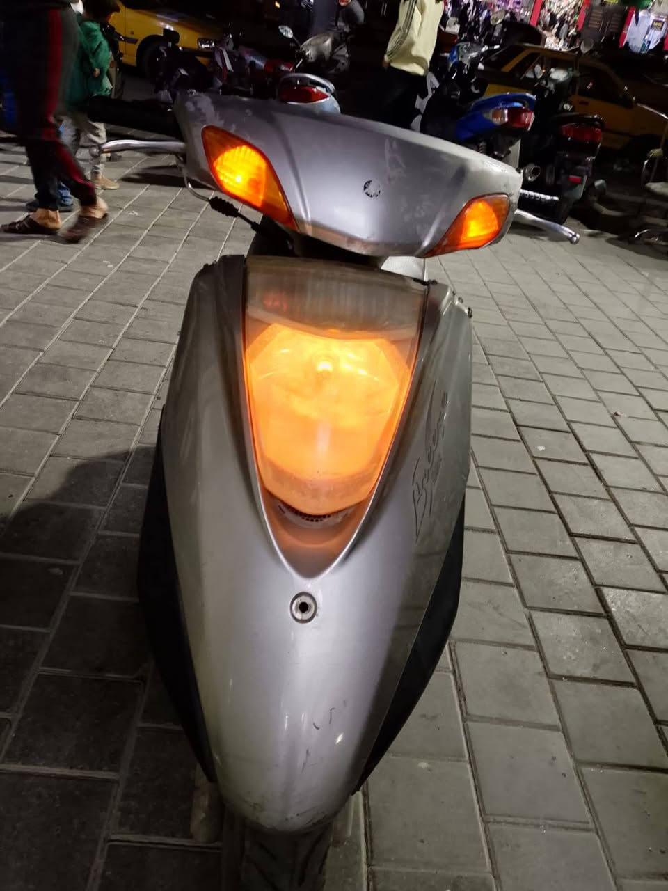 السلام عليكم بريز نضيفه ومكينه بلادي  ناقصهه كتف شحن
اشاير دبل اشاره الكيج بانزين شغال  ومختمه 

مبدل سلف و راجز  تاخذه وتريح بالك 

السعر 525 وبيه مجال شي بسيط الطيبين 

مكاني مدينه الصدر قطاع 40 

***********
