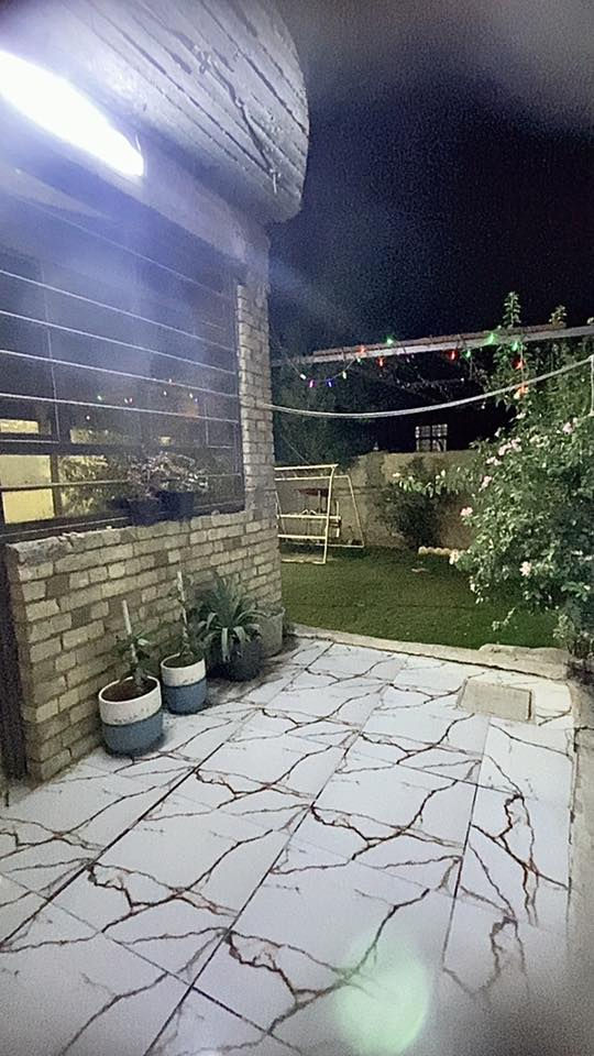 بيت للبيع
مساحه 100 متر مربع+تشجير 78 متر
البيت يحتوي ع مطبخ حار+مطبخ بارد مفتوح ع حولي (نظام امريكي)+صاله كبيره+غرفه +حمام داخل البيت وخارج البيت+طرمه+بيتونه 

 البيت بناء سيراميك وحجر 
العنوان _كفاءات الصحه زراعي سند 25 
  

الاستفسار الاتصال بالرقم 
***********
