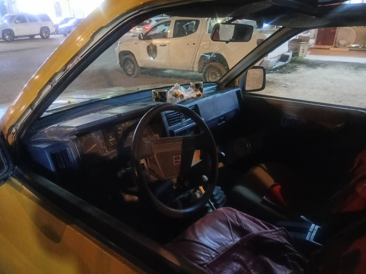 السلام عليكم
نيسان موديل 92 
كير مكينه اكسن مكفولات والباقي شوف العين 
رقم جديد هزه جديده راعيه بلنجف السياره مكانه نجف 
السعر 30وبيه مجال ***********5
