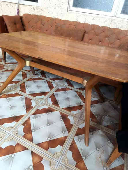 سلام عليكم
ميز طعام مع تخم 
توصل عبر لوتساب ***********
