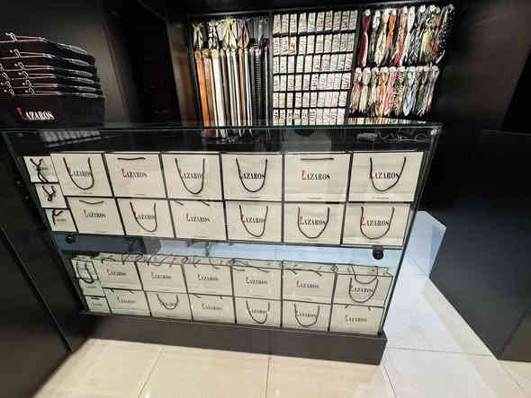 رف مرتب ونضيف صارله شهرين من مسوي وهسه اريد ابيعه معروض ب350 وبي مجال  
الاتصال على الرقم. ***********. او مراسلت الصفحه
