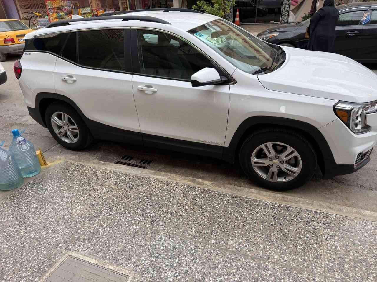 سلام عليكم جمسي تيران موديل ٢٠٢٣ امريكيه ماشيه ٤٦ وصوره الحادث موجوده بدون دواخل صطحي بنيد ودعاميه ايرباك استيرن فقط شاشه جبيره كشنات تدفئه وتبريد اي نقص ما بيها السعر ١٩٠ ورقه عنواني السيديه وهذا رقمي *********** اتصل وتدلل
