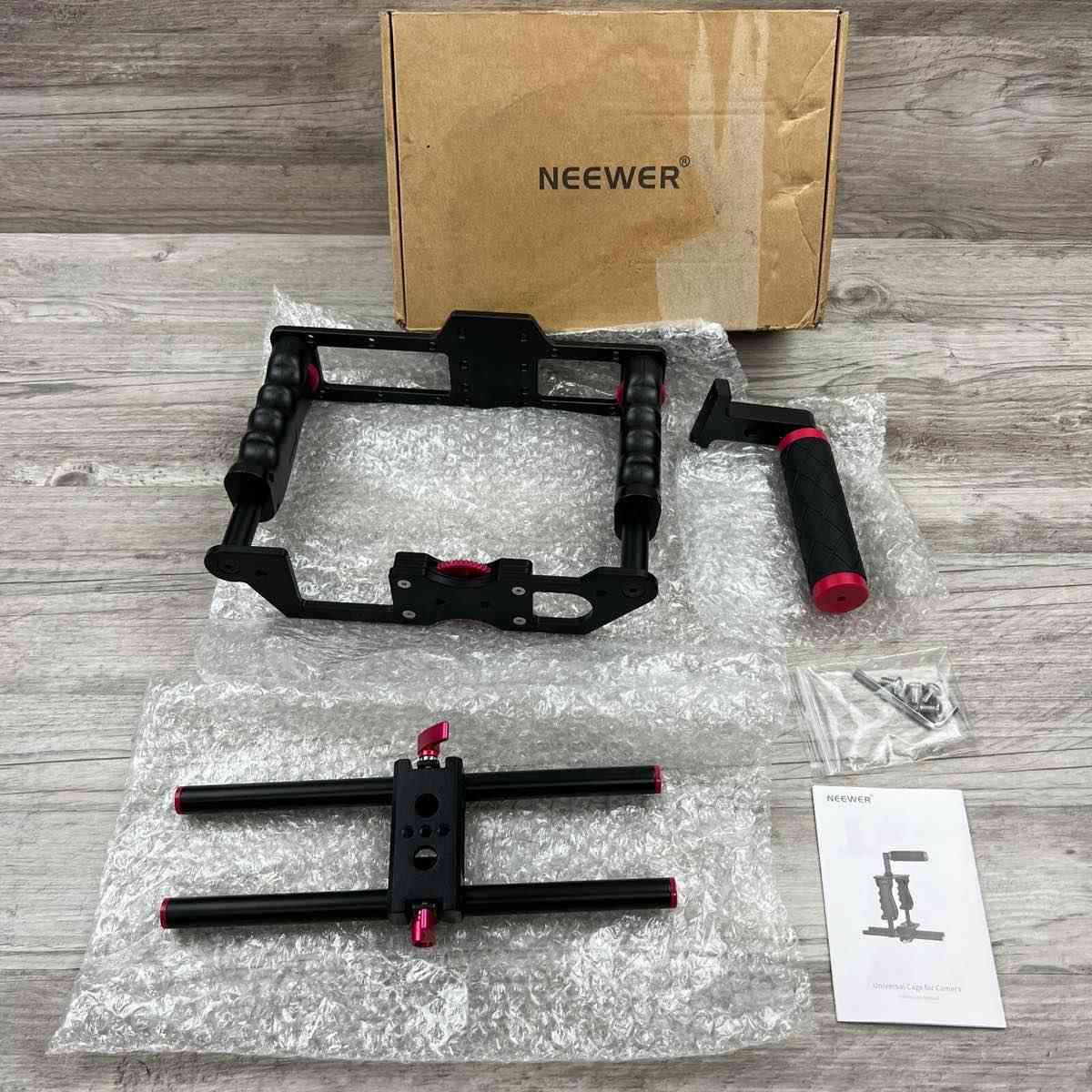 حوّل كاميرتك إلى استوديو سينمائي بيدك!

مجموعة Neewer المعدنية من الألمنيوم القوي
مقبض علوي + قبضة يد مزدوجة لثبات أعلى
قضيبان 15mm لتركيب الإكسسوارات بسهولة
متوافقة ويا Canon – Sony – Fujifilm – Nikon وكاميرات الفيديو

إذا تريد تصوير ثابت، احترافي، ويليق باسمك كمبدع محتوى…
هاي المجموعة لازم تكون وياك

هنا… وجهتك لكل ما هو عالمي وموثوق.
 
للتواصل 
*********** كركوك, العراق
