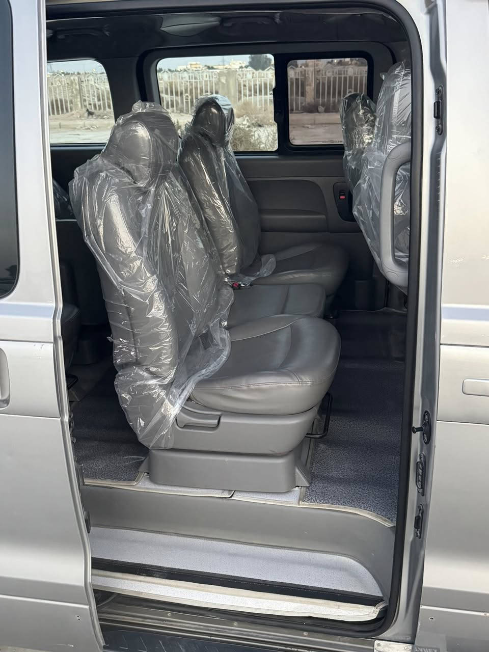 السلام عليكم 
ستاركس 2016 ادبلو للبيع  السيآره كفاله ما عدى قطعه وحده صبغ بكوريا 
نص فول  السياره جاهزه للآخر  
مكينه بلاديه 
السعر ٢٣٠ وبيه مجال 
***********
