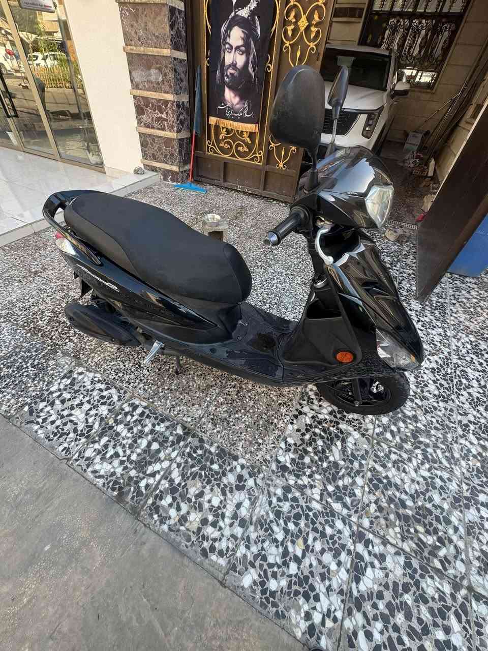 للبيع اكزز Z  حديثه دارجه بلاديه مال رمبه سويجين وياها اصلي السعر مليون وربع وبيها مجال مكاني شارع فلسطين ***********
