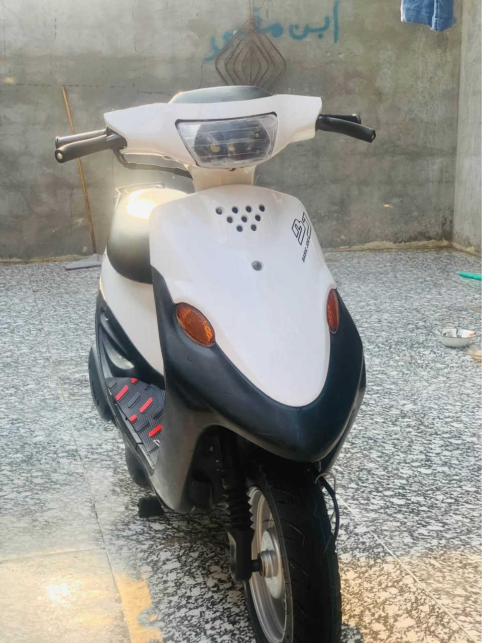 سلام عليكم دراجه للبيع دراجه تسع زروف نضيفه كدامكم بعد دراجه ما مفتوحه مكينه ناعمه دراجه بلاديه وجديده كهربائيات كلها شغاله سلف هورن لايت اشاير كلشي شغال دراجه شرط طلع ٦٠ معدل شلعته حلوه اخوان سعرها عل خاص والمو شراي لا يتعبني مكاني بصره شط العرب الجزيره والشراي يخابر ويدلل *********** واعتذر عن لاطاله البصرة, العراق
