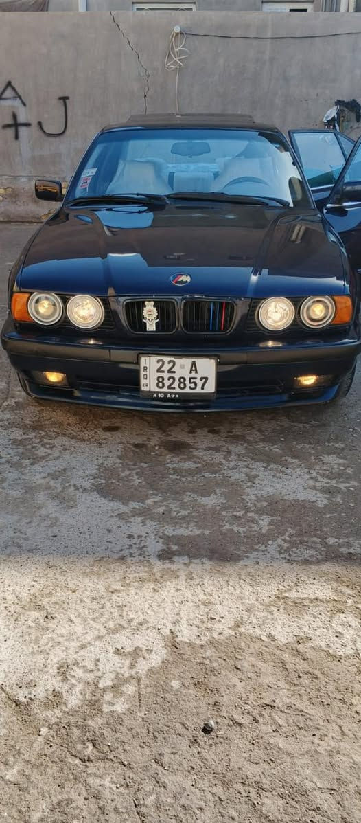 ي ام دبليو 1991
اصل بليته وسنويه 
✅بجم عريض 
✅مكينه مسكر فانوس جديدة 
✅ كير كفالة
✅كهربائياته كلها شغاله
✅صدر امامي خلفي 
✅كشنات مخمل بجلد
✅صبغتها حلوة
✅ويل خلية جديد 
✅رقم اربيل انكليزي تحويل او وكالة بكيفك
✅سقف سلايت
✅جامات كهربائي 
✅تخم تايرات جديد 
✅تبريد ثلج   
✅سيارة احلى من الصور ما بيها برغي نقص كلشي تمام

السعر 65 وبيها مجال مكانها واسط قضاء الحي 
غير متواجد على الفيس ***********
