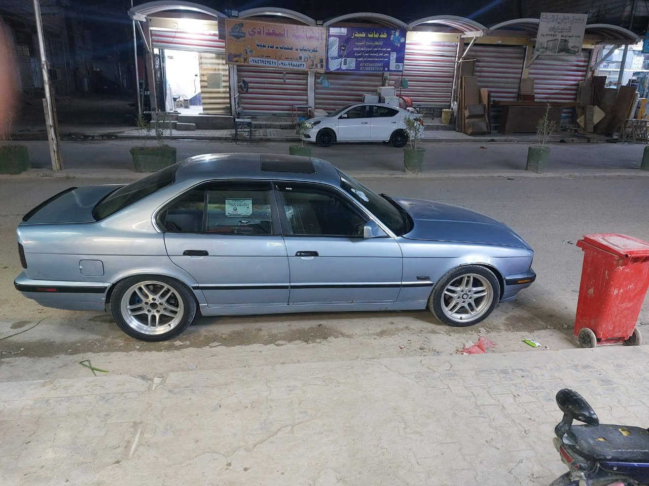 السلام عليكم بي ام للبيع 525 سياره جاهزه نقصها تبريد فقط تخم تاير ويل ام جديد حداديه من الطول للطول جديده بس توني مسويها كير جديد صار لي ثلاثه ايام من شديته شاشه شاشه كاميرا خلفيه كهربائياتها كلها شغاله موديل 90 اترايك للموصل شرط تحويل او وكاله عامه مكان نجف السعر 60 وبيها مجال ***********
