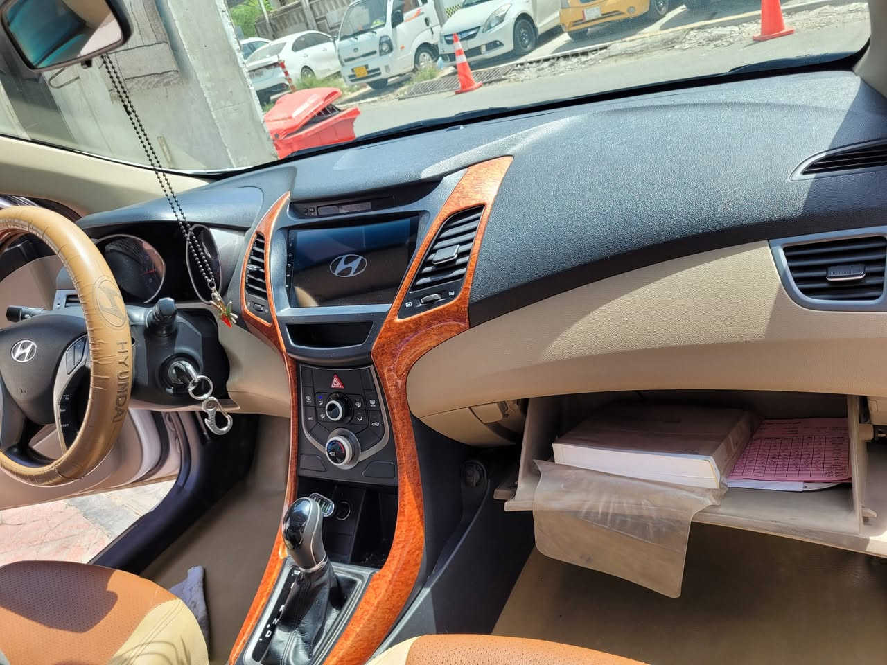 الانترة خليجية موديل 16 بلادي ماكو تبديل
و ما عدة الباب الورة سايق بي ربع معجون و مباوك صبغ و جاملغ خلفي بي كد 4 أصابع معجون و مباوك 
ماشية 114 فول عدة البصمة و كشن كهرباء مكينة كير مكفول
فول موصفات كشن جلد كاعية مغلفة تحكم ستيرن تبريد قطعتين ثلاجة حاملة الاكواب مري شفط اشاير بل مري مكينة 1800 و كير كفالة رايده ب 130 و بيه مجال ***********
