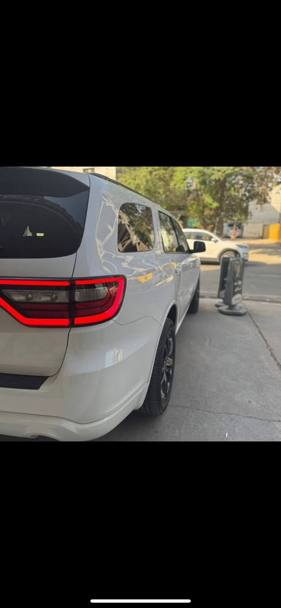 درانكو موديل 2023
دخول جديد السيارة ممرقمة 
موصفات كير اوتو
فتحه 
رادار امامي 
حساسات 
سبعه راكب 
قطعتين تبريد 
تدفئة كشتات
السيارة كلش حلو
بيها حادث جاملغ امامي وبنيد ايرباك طاك 
بس السيارة مماشيه هوايه وبيها مجال لطيبين 
التواصل 
***********
