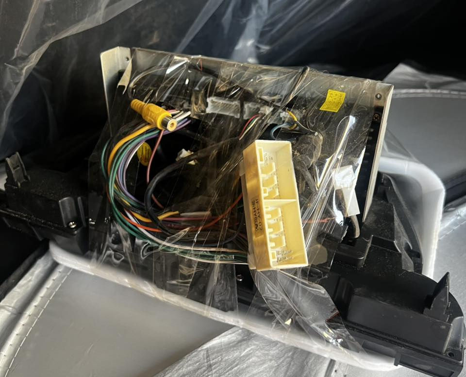 للبيع شاشه فورتي سيراتو كامله 
هيه والاطار والفيش جيب وشد
هذا رقمي ***********
