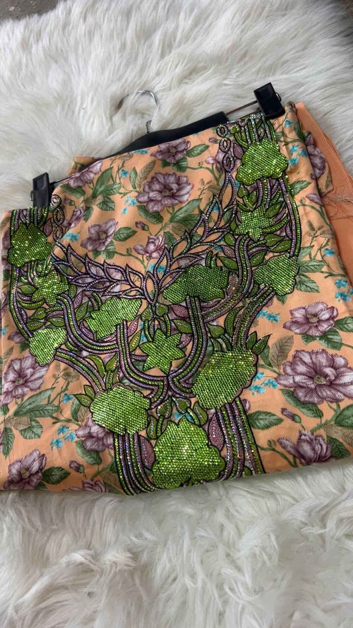 مخاوير 4 متر حرير مع شال


**إذا كنت صاحب هذا الإعلان وتريد حذفه لأي سبب، رجاءا أرسل رسالة إلى الدعم الفني**