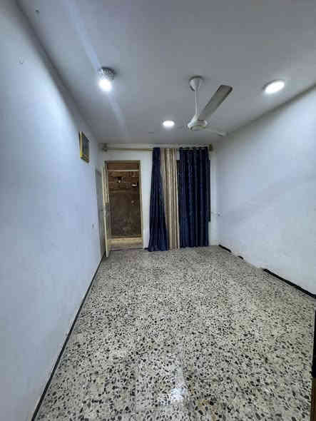 السلام عليكم
دار للبيع المساحة ١٦٥ م.
يحتوي/ استقبال +مطبخ+ صالة+غرفتين نوم (نضام سويت) 
الطابق الثاني / اربع غرف نوم (نضام سويت)+بيتونة +سطحين
الموقع / الشعلة الدوانم شارع حسينية الامام الحسن المجتبى
السعر 165 مليون قابل للتفاوض

للاستفسار

***********
***********
