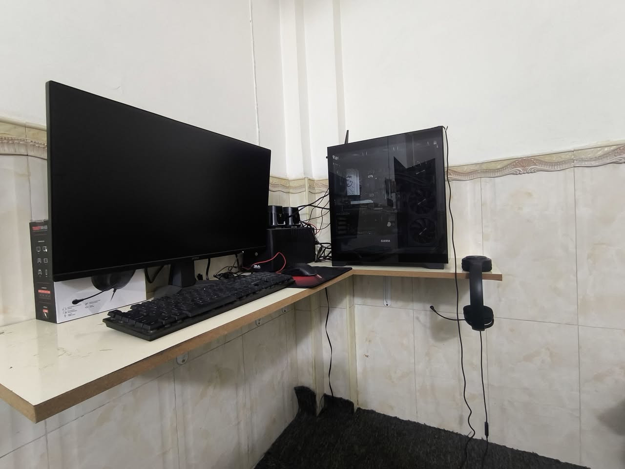 السلام عليكم تجميعه للبيع المواصفات
CPU: Ryzen 7 7700
Cooler: ThermalRight AQUA ELITE 360 V3
MOBO: MSI B840 GAMING PLUS WIFI
RAM: G.SKILL RIPJAWS 2X16GB DDR5 6000 MHZ
SSD: LEXAR NM620 1TB NVME
GPU: ASUS DUAL RAX 7800XT 16GB
PSU: THERMALRIGHT TR-TG750 750W GOLD
CASE: SAMA SHADOW
اليو بي اس :1500w
الشاشه:mis27بوصه سرعه الستجابه 0.5 180hz 2k
مشتري جديد قبل اقل من ست اشهر كله جديد و الكراتين موجوده 
سبب البيع عدم الفراغ 
السعر 2٫500٫000و بيه مجال
العنوان النجف -حي المكرمه -شارع المزرعه-قرب شارع الطاقه 
رقمي:***********
