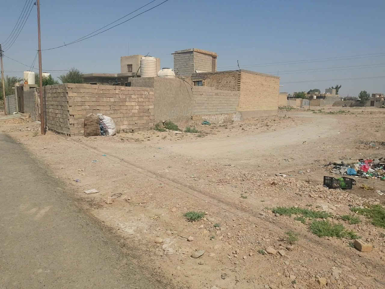 السلام عليكم... يوجد لدينا قطع (200م الوجه 12نزال 18 قطعتين.. خلف مطعم الديوان... كافةالخدمات ماء+كهرباء +تبليط.... للاستفسار الاتصال بالرقم ***********
