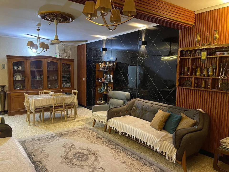 السلام عليكم … دار للبيع في منطقة المشتل محلة ٧٢٩ خلف الكنيسة بثلاثة افرع  المساحة ١٠٩ متر واجهه البيت ٤،٧٥ متر والنزال ٢٣ متر 
يتكون من كراج و صالة ومطبخ وصحيات ومنور وغرفة نوم والطابق الثاني غرفتين نوم البيت قطع وترميم كامل سنة ٢٠٢٠ 
ملاحظة ((ترميم كامل يعني بياض جديد تأسيسات ماء وكهرباء جديد شبابيك وابواب جديد سيراميك جديد ارضية الطابقين جديد للكراج)) البناء عكادة نظيف جداً اني ابيع گاع
السعر ٢٢٠ مليون
للاستفسار الاتصال 
***********
***********
