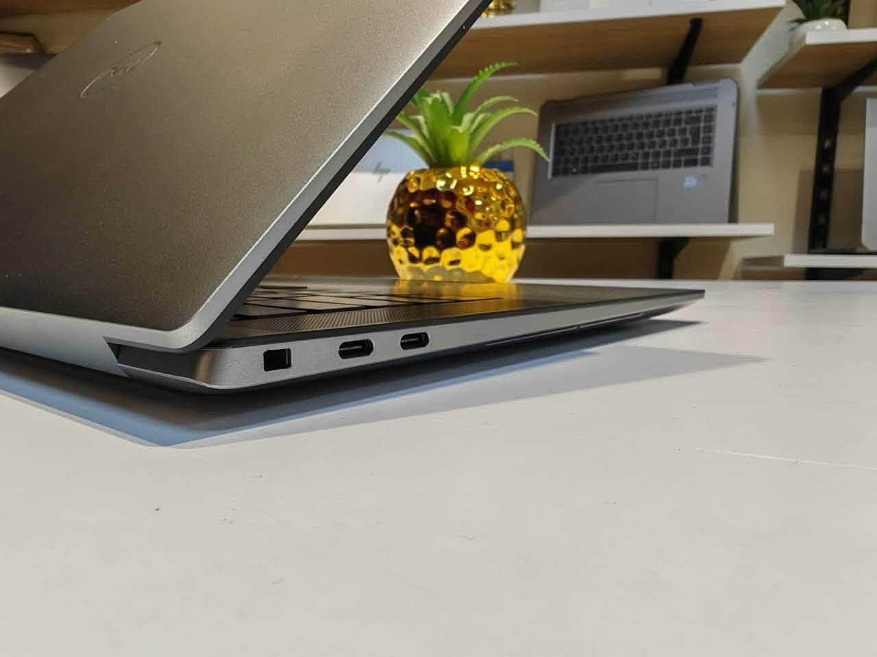 لاب بكارت RTX 8 جيجا وكمان 4K Touchscreen
أنا نفسي اتصدمت من السعر 😮‍💨
ده المفروض يبقى في فئة الـ70 ألف وانت فاهم قصدي 😅
بس عندنا هنا السعر نازل 🔥 نزل جامد جدًا ومش هيتكرر تاني 🚨

💎 Dell Precision 5570 💎
أشيك وأنحف وركستيشن نزل من شركة ديل لحد دلوقتي 😍
تصميم فخم كله معدن وشاشة 4K تاتش 👌
بروسيسور Core i7 جيل 12 وكارت RTX A2000 فعلي 8 جيجا 🔥
يعني وحش أداء وشياكة في نفس الوقت 😎

نسختين من نار عادى وكمان تاتش 👀😎
---

⚙️ المواصفات:
🔹 البروسيسور: Intel Core i7-12800H – جيل 12
🔹 الرامات: 32 جيجا DDR5
🔹 التخزين: 1TB SSD NVMe
🔹 كارت الشاشة: NVIDIA RTX A2000 8GB
🔹 الشاشة: 15.6 بوصة 4K Touch Screen
🔹 الحالة: كسر زيرو وارد الاتحاد الأوروبي 💎

---

💪 المميزات:
✅ جسم معدن خرافي وشكله تحفة
✅ شاشة 4K تاتش بالألوان اللي تشوفها تقول واقع 😍
✅ تبريد ممتاز مهما ضغطت عليه
✅ بطارية ممتازة وشاحن أصلي
✅ ضمان 6 شهور 14 يوم استبدال او استرجاع بفاتورة مختومة
✅ شحن لكل المحافظات ومعاينة قبل 
الاستلام

✅شركة السعد وسط البد ٣٣ شارع قصر النيل بجوار البنك المركزي القديم
---
للتواصل : 01026531494


**إذا كنت صاحب هذا الإعلان وتريد حذفه لأي سبب، رجاءا أرسل رسالة إلى الدعم الفني**