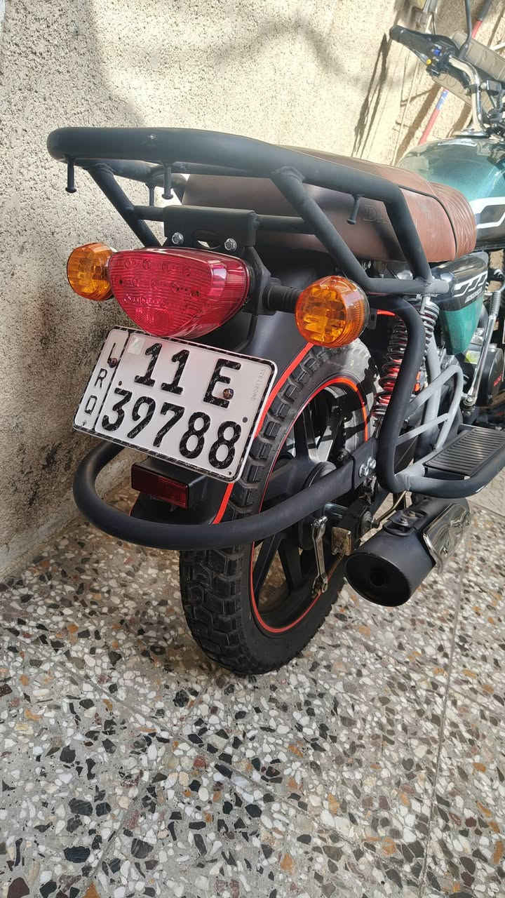 السلام عليكم دايوان جبلي مكينه200 لون زيتوني  موديل 23 شهر 12 رقم بغداد انكليزي باسمي شرط التحويل دراجه ماشيه 7000 بعدهه زيرو مكينه ناعمه تايرات نضيفه دراجه ممتعوبه مشتغله دلفري قليل بيهه فقط طعجتين بل تانكي صغار وممبينات  ماخذيه من موتور مول مكاني بغداد البياع السعر 2850 وبيهه مجال بسيط ***********
