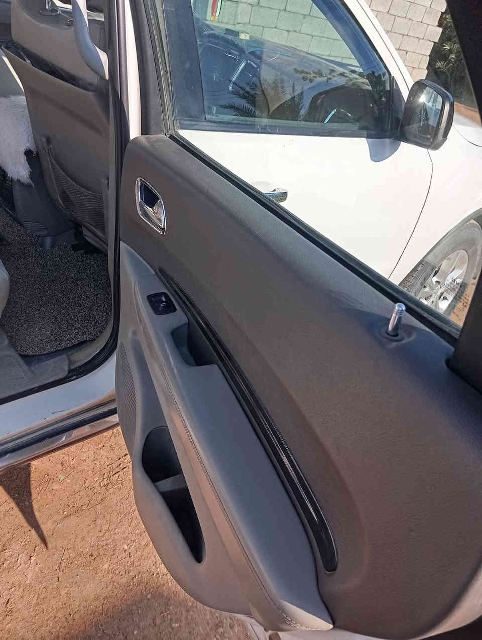 السلام عليكم 
اخوان بيع مستعجل 
دورنكو موديل 11 لون أبيض تخم تاير  5 تايرات ويل كب صدر امامي خلفي كله جديد محرك جديد كير كلها خير من الله تتدفئه تبريد اشاير ب مري من تفتح ناريه يتقدم الكشن وعنده الإطفاء يرجع الكشن 7 راكب السياره عدنه كلش من زمان ع ايدنه لا مشتغله خط ولا مهموله جاهزه أنشالله بيها حادث جاملغ الأيمن 
تبديل بيبان اثنين وجاملغ وبنيد نفس الون
تكم وقماره وشواصي مابيهن شي 
رقم بغداد 
السياره سويت صدرها قبل 20 يوم يم حسين الدبي بكسره وعطش كله جديد 
وهذا شرح مفصل كامل ب فيديو
سعرها 148 وبيها مجال قليل 
مكاني واسط عزيزيه 
***********
