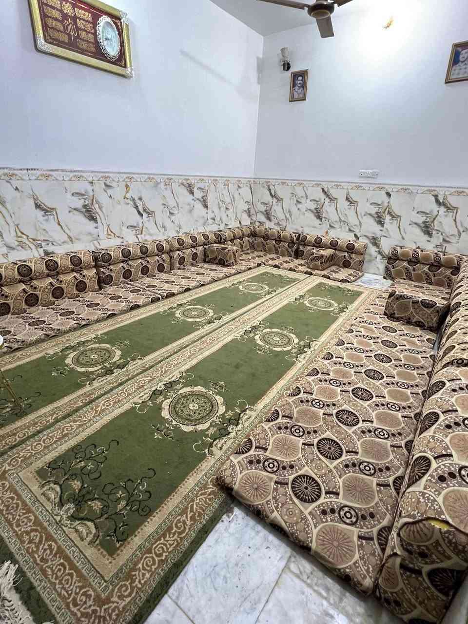 ديوان نضيف جدا
6 قطع دواشك 
3 زوايه 
4 قطع فواصل 
السعر خاص ***********
