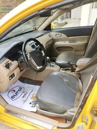 سيارة شيري عائلية مريحة للبيع، لونها أصفر وجاهزة للاستخدام. السيارة بح...