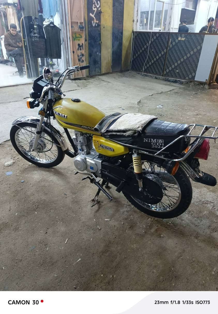 السلام عليكم دراجه للبيع 
نامه متياز اوراق سكنر موديل٢٤ ماناقصها شي 
بس كشنها مشكوك ومامبدله لءن الاصلي مالتها 
سعرها ب٥٧٥ وبيها مجال قليل مكانها واسط عزيزيه
***********
