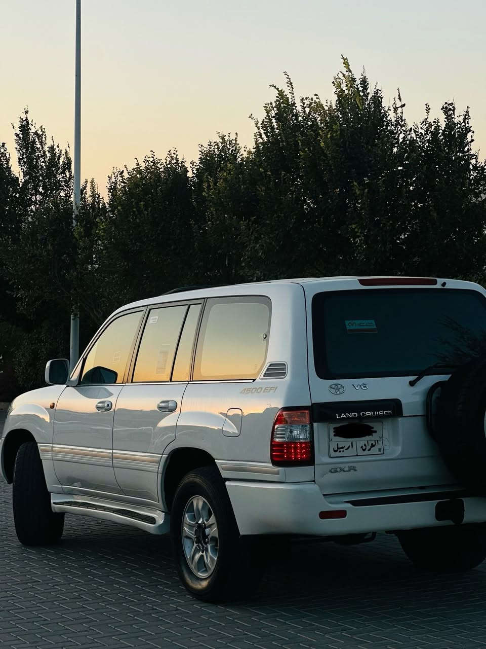 تۆیۆتا لاندکروز ٢٠٠٥ GXR قەتەری فول مواسەفات ٦ بستۆنی دەبڵ سپێر سپی بەفری تەنها یەک چەمەلەخی بۆیاخە بێ دەعم و بێ لێدران و بێ کرانەوە سەیارەکە تا بڵێی جوانو تازەماوەتەوە ١٩٠هەزاری هەقیقی ڕۆشتوە ٤ تایە و ویلی لۆکی لەژێرە مواسەفاتی سڵایت تۆماتیک ناوزەرد و فۆڕمیکا تەبریدمەرکەزی و سێ ڕیز کوشن و شاشە ئایپاد و سەلاجە و ناو فۆڕمیکا کامێرا و دەبڵ ئەکسل و زۆر مواسەفاتی تر گێڕ و مەکینە و کارەبای و دەبڵ ئەکسل و تەحویل و غرامە بە شەرت سعری (٢١٠)گەڵا و معەمەلەیەکی برایانە ڕەقەم تەلەفون ***********
