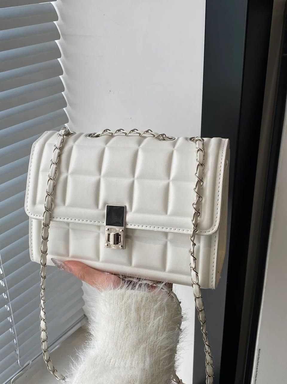 ‏اختاري الأناقة بسهولة جنطه تناسب كل￼ لوكاتك🤍🫶👜


**إذا كنت صاحب هذا الإعلان وتريد حذفه لأي سبب، رجاءا أرسل رسالة إلى الدعم الفني**