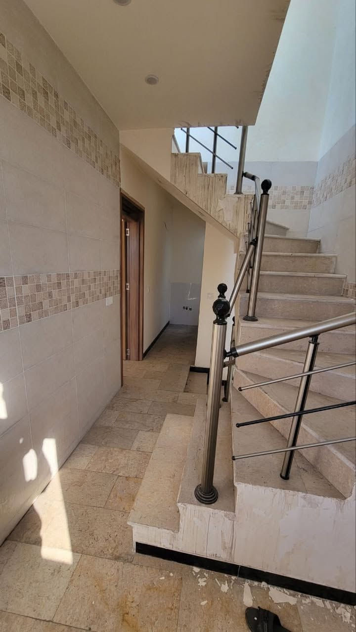 🏡 بـيـت للإيـجـار
📍 المساحة: 60متر  معزوله عزل تام ترهم طالب طالبات أو عرسان

🔻 الـطـابـق الأرضـي يحتوي على:

صـالـة 🛋️

مـطـبـخ 🍳

خـدمات 🚿

🔺 الـطـابـق الثـانـي يحتوي على:

غـرفـتـيـن 🛏️🛏️

خـدمـات 🚽

ايجار 600 قفل

📞 للاستفسار والمراجعة:

مـكـتـب أرض القـمـة للوساطة العقارية

الاتصال على الرقم:   ☎️

📱 يـوجـد واتـسـاب:***********
