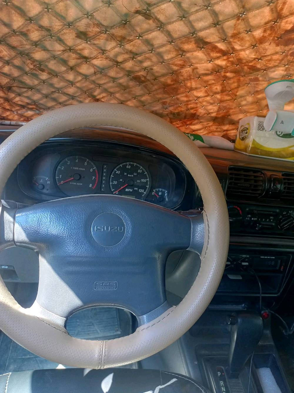 السلام عليكم اخوان سياره ازوزه للبيع او مروس حسب القناعه مديل 2000 رقم دهوك كير ومحرك خير من الله بريد تتفه شغالات الكهربايات كله تشتغل ماعوزه برغي السياره خير من الله الاستفسار اتصل واتساب فقط 