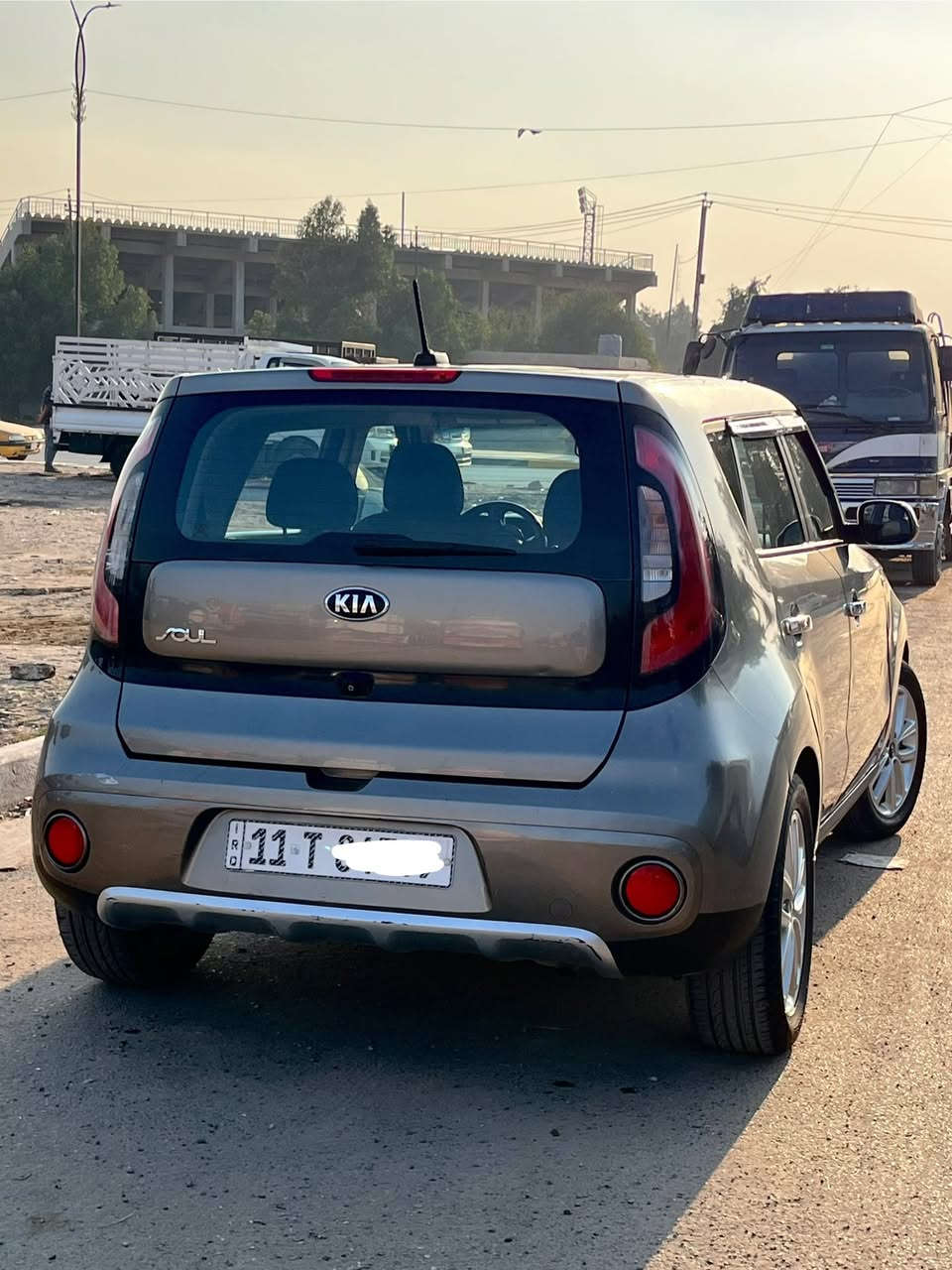 سول ٢٠١٨ امريكي محرك 2000 
ممشاها حلو 57000 الف ميل 
رقم بغداد الجديد باسمي 
سياره على ايدي صار ٧ سنين 
كير ومحرك مكفول من كل النواحي 
سياره حلوه وجاهزه مبيها اي نقص 
حادثها موضح بالصوره قطعتين صبغ 
ملاحضه ✅السياره حولبت عندي العام بنيد وقماره 
السعر ١١٣ وبيها مجال حك الجيه 
مكان السياره بغداد البلديات 
شراي اتصل على الرقم ***********
