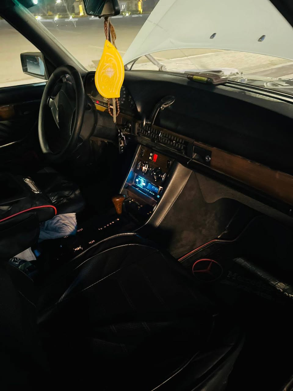 سلام عليكم من رخصت الادمن جامبو 300 SE للبيع موديل 91 اصل محرك بلاد تبريد شغال مصبوغه عام بدون حادث السعر 90 وبيهه مجال مكاني بغداد حي الجهاد للاستفسار ***********
