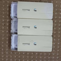 متوفر 3قطع 5X  Ubiquiti airFiber 5X واحد شغال وثاني فقط كلوبات وثالث ط...