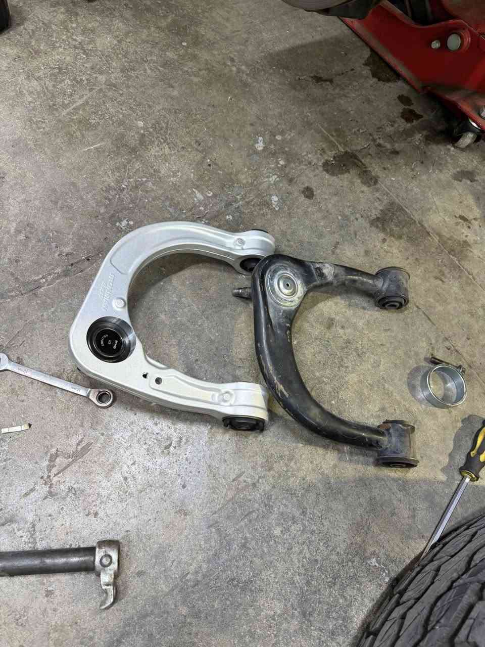 للبيع فور رنر TRD بريميوم  رقم مميز حادثها بنيد ودعاميه  ماشيه 37 كم السيارة مجهزة من كل النواحي والصور ما موضحه الصرف الي عليها  الي تعجيه مراوس او نقد حسب القناعه  
للتواصل 
***********
