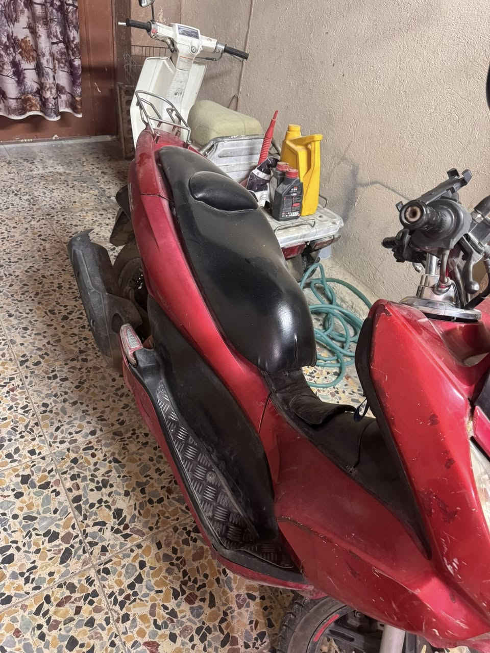 جيل اول مكينة 125
ياباني اصلي jf
مكفول المكينة 
نقص ستاند جنطة
حساس ازدحام موجود 🛵
ستاند كهربائي ⚡️ 
مري اصلية
بريك خلفي 
مكانها بغداد الحرية 
سعرها 1100
***********
