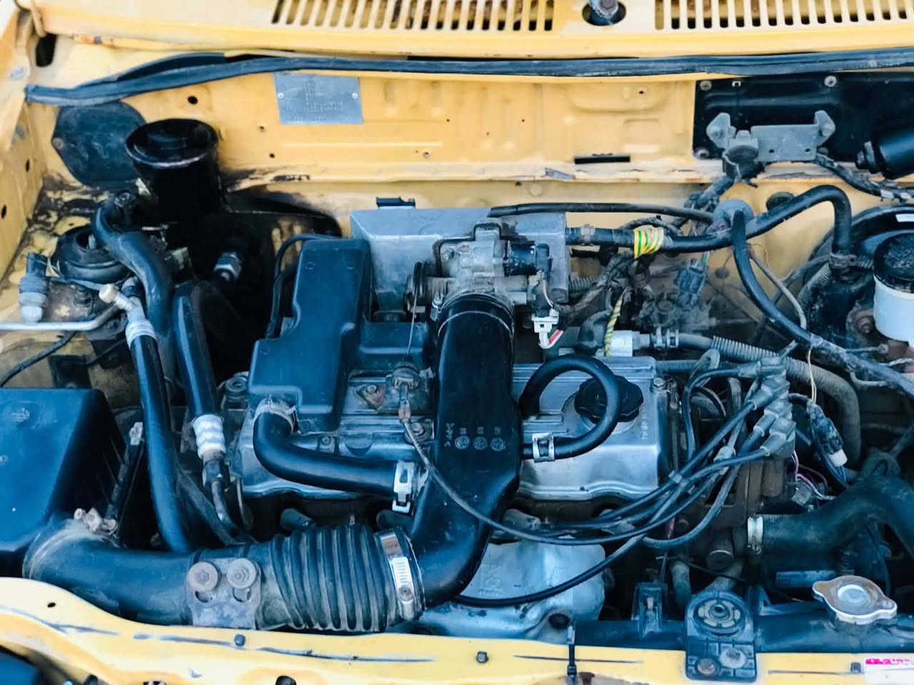 سلام عليكم سايبه موديل 12 مكينه توها بادي بيها تنقيص قليل كير خير من الله  تايرات نص عمر ريمونت سنتر لوك شغال مسجل وسماعات جدد لايت ثلجي سنويه ساقطه السياره ما مطلوبه هواي مطلوبه للهيئه بس 252 الف والمرور 100الف (جمع مطلوبه بس352) هيئه وغرامات على المشتري سعرها 15 ورقه 
***********
