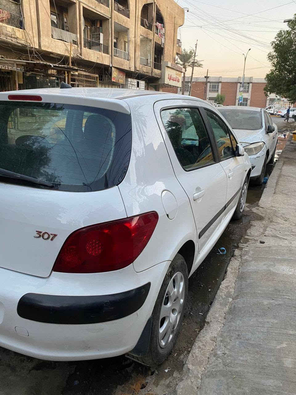 بيجو 2006.. رقم انكليزي جديد.. تبريد شغال
شاشة.. غرفتها جديدة ومرتبة .. سيارة نظيفة ما متعوبة مال عائلة..

السعر.. 55 وبيها مجال.. 

***********
